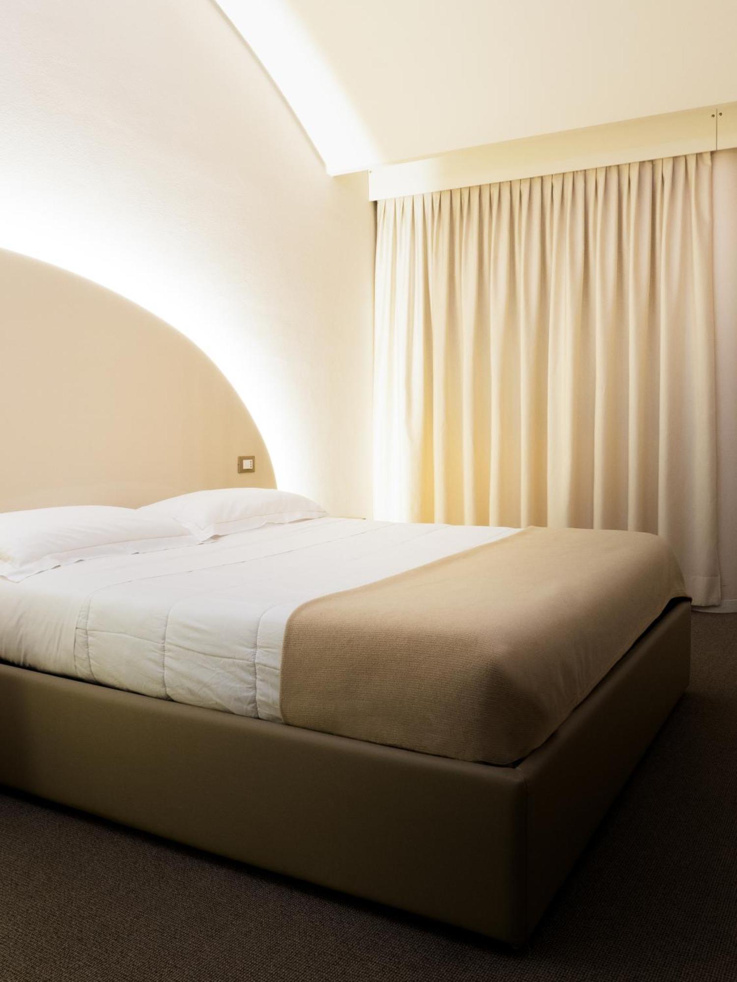 Dealuna Motel Fidenza Extérieur photo